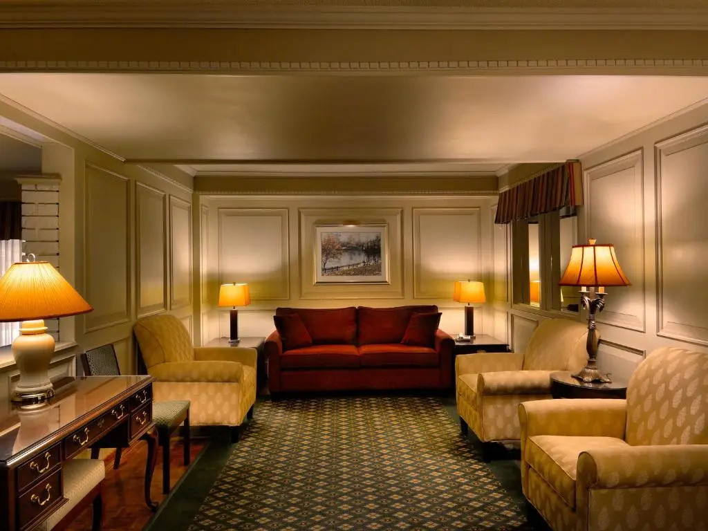Royal Scot Hotel & Suites - 3