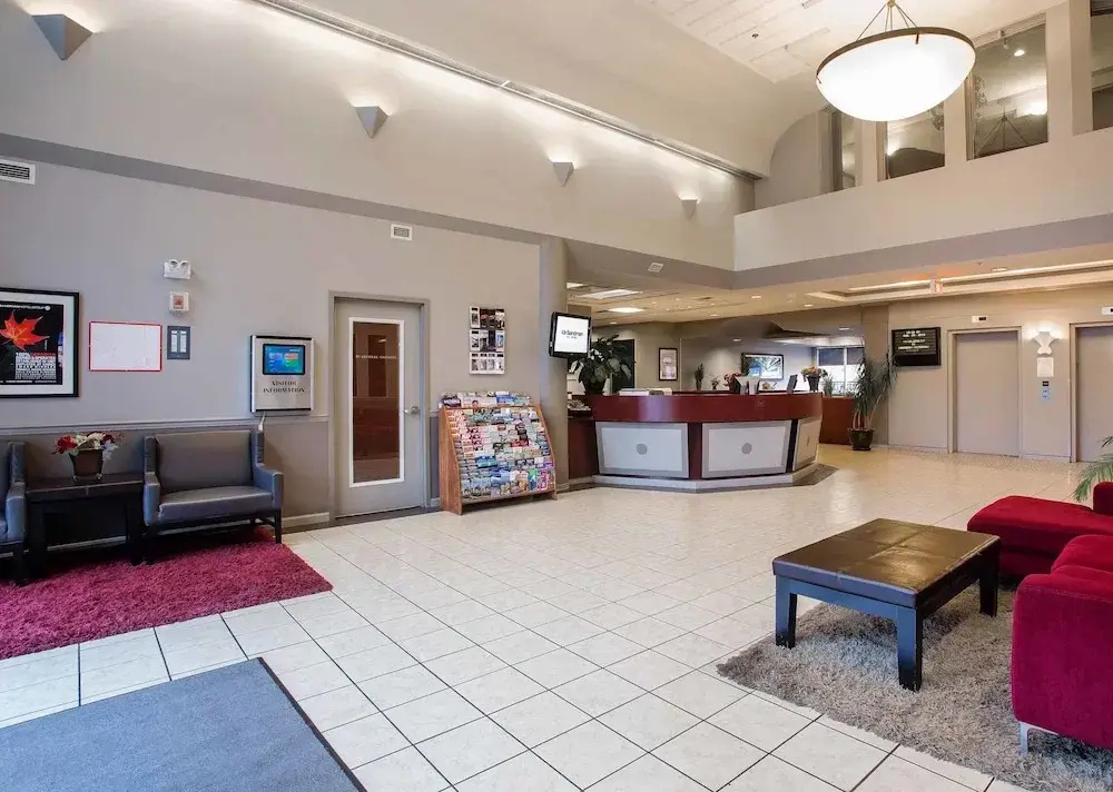 Sandman Hotel Victoria - 2