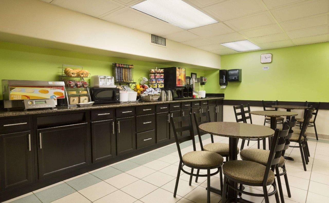 Super 8 by Wyndham Edmonton International Airport - 5