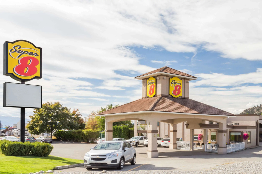 Super 8 by Wyndham Kelowna BC - 2
