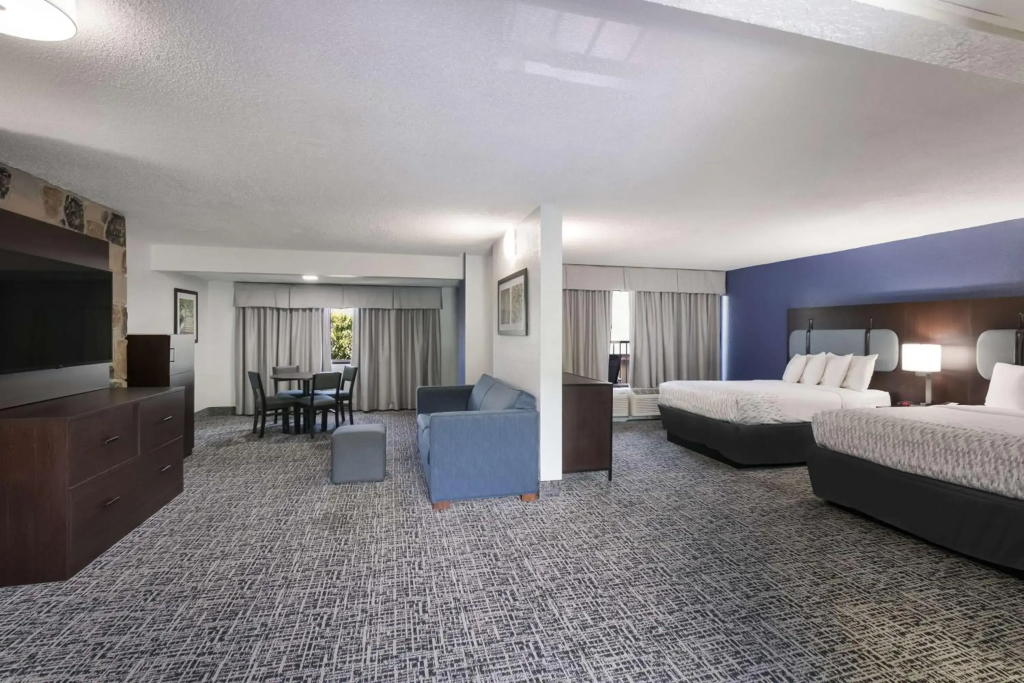 SureStay Plus Hotel by Best Western Gatlinburg - 2