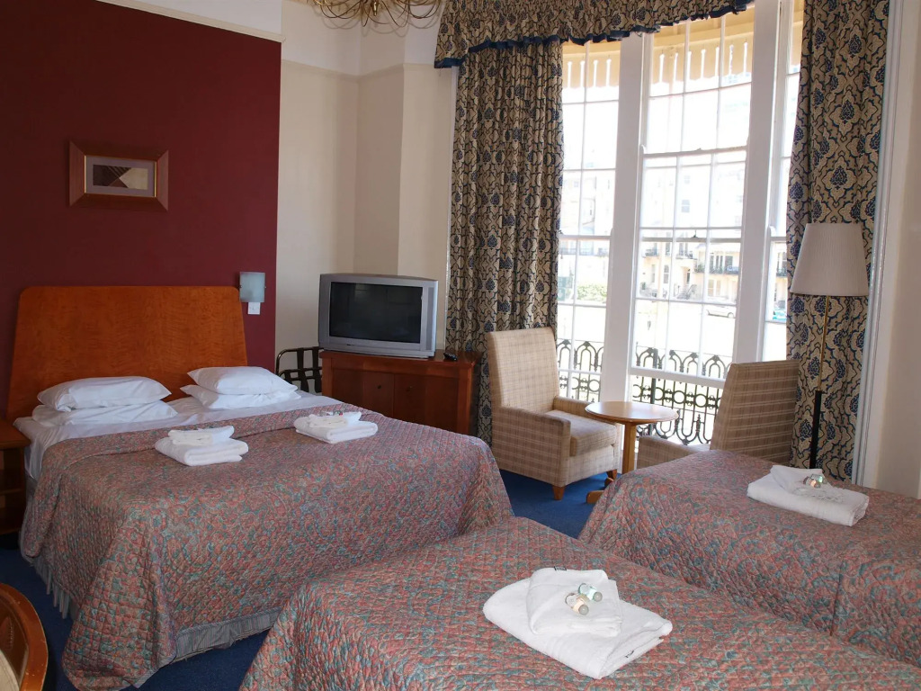 The Beach Hotel - 5