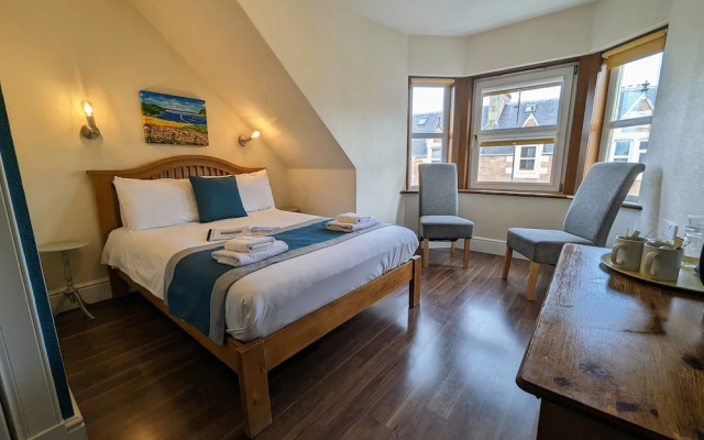 The Coo's Guest House - 4