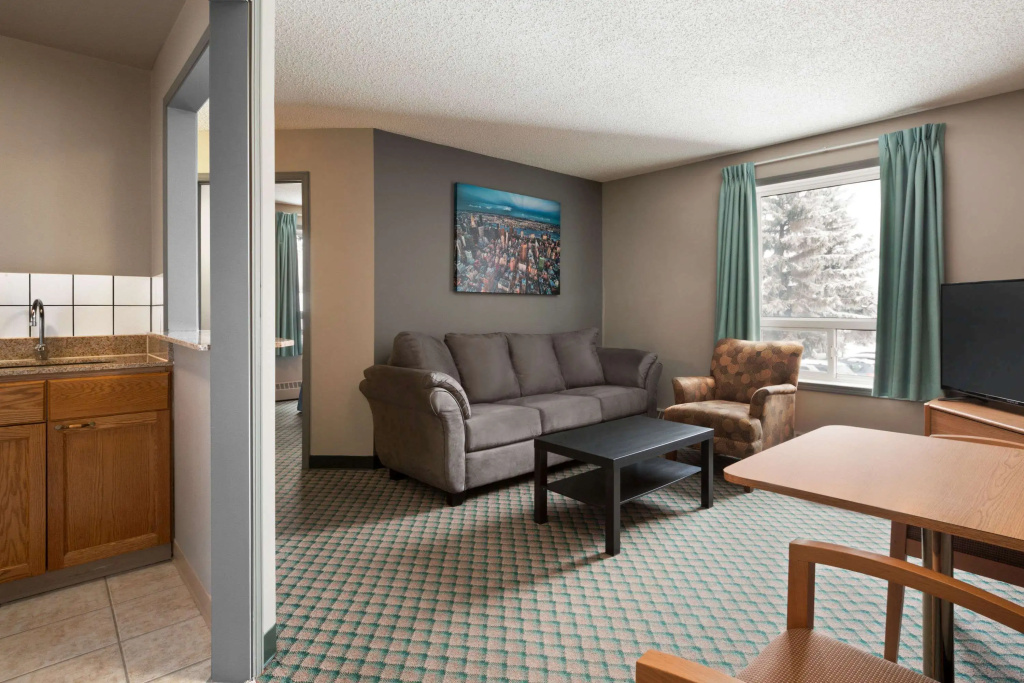 Travelodge by Wyndham Edmonton Airport - 5