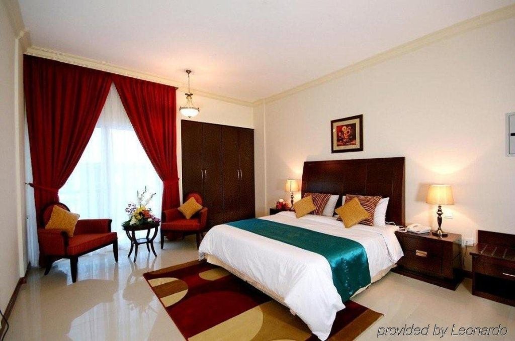 Golden Square Suites - 2