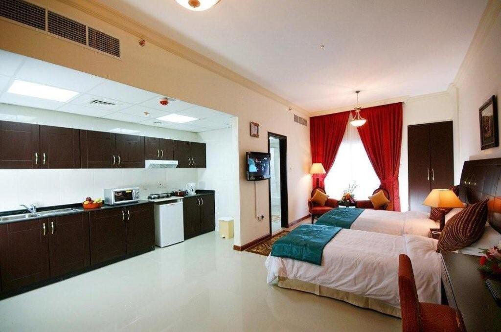 Golden Square Suites - 4