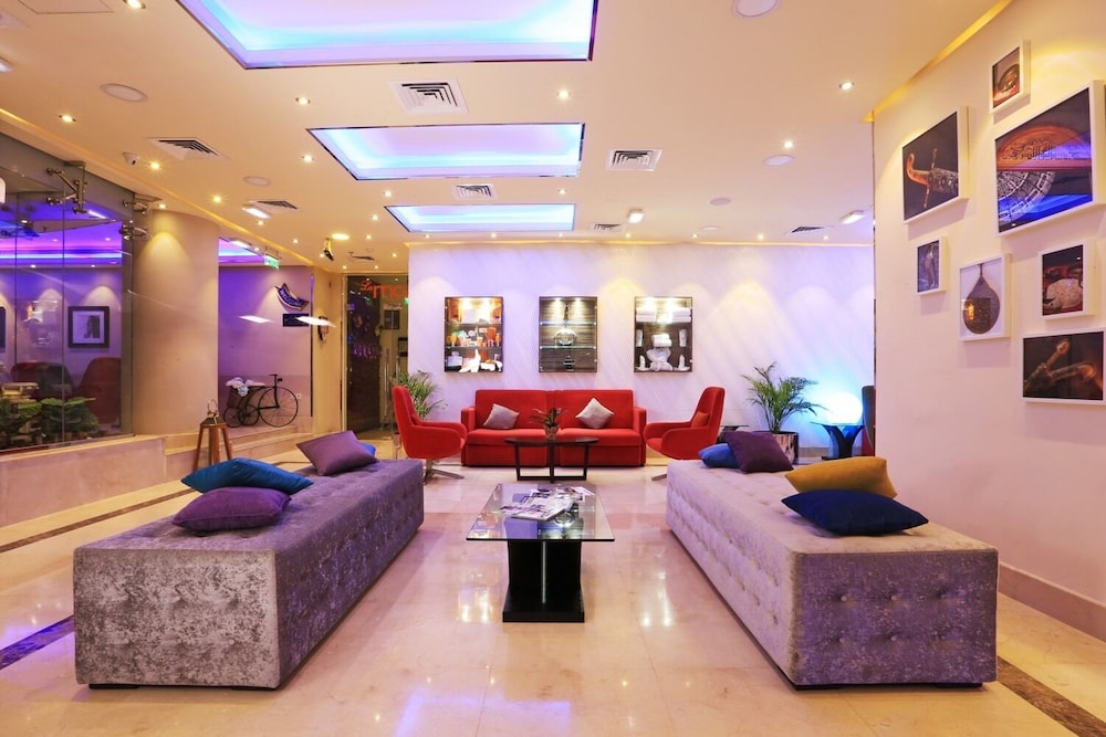 Golden Tulip Suites Dubai - 3